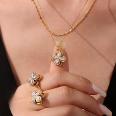 Elegant Flower - Shaped Zircon Necklace