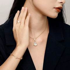 Fan shaped skirt necklace