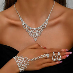 Geometric hollow diamod inlaid necklace