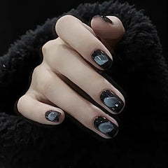 Dark style nail art
