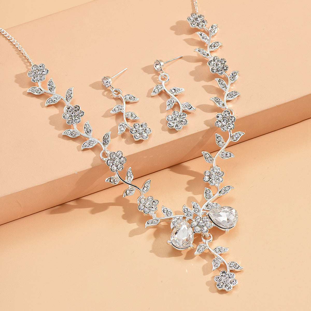 Flower Water Diamond Necklace Earrings