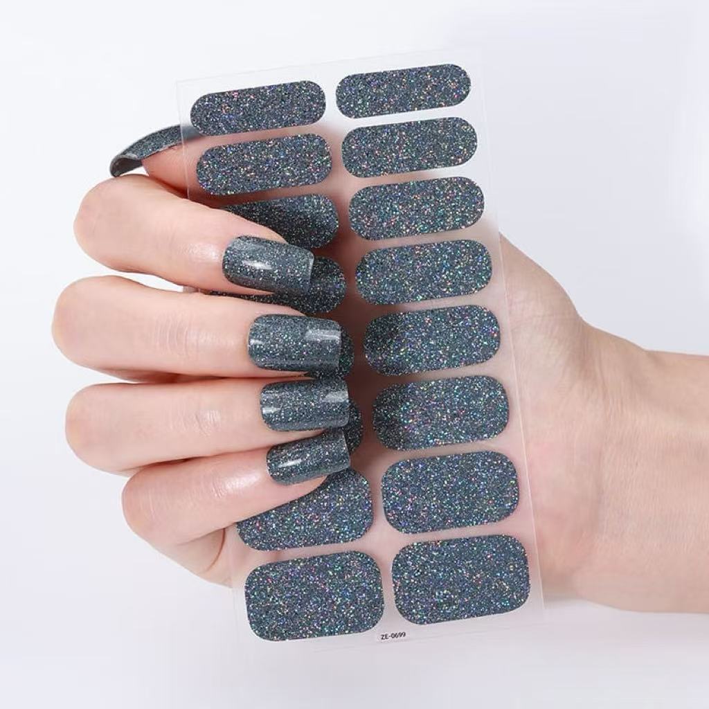 Oil film glitter green nail art