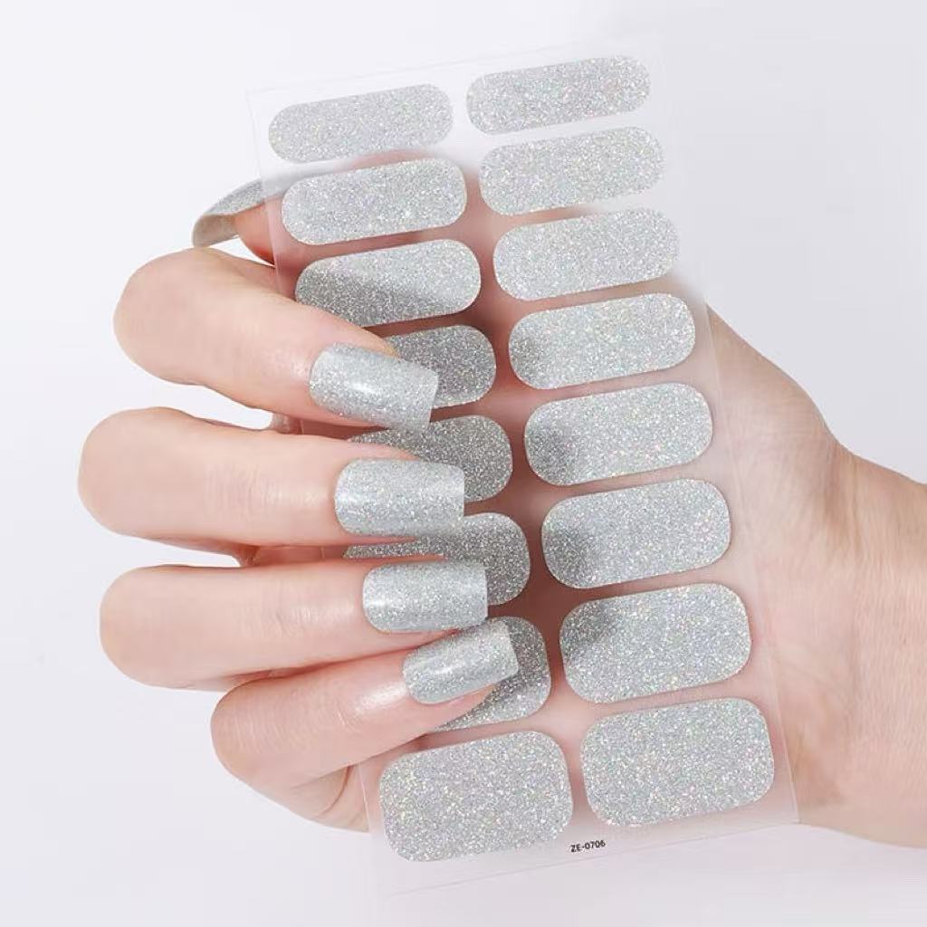 Oil film glitter green nail art